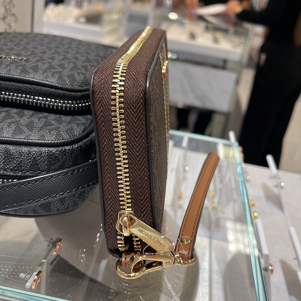 Michael Kors Jet Set Travel Large Signature Logo and Metallic Continenta… - Picture 13 of 16